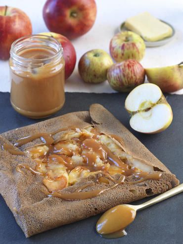 Galette de sarrasin sucrée pommes et caramel au beurre salé